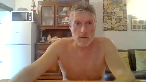 Snapshot of 22esserre chatting on August 7, 2026, 10:28 am 22esserre online show from August 7, 2026, 10:28 am
