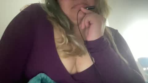 69candyflowers online show from January 27, 2025, 3:37 am