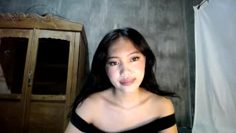 Snapshot of _ellevivien chatting on July 7, 2026, 10:08 am Elle online show from July 7, 2026, 10:08 am