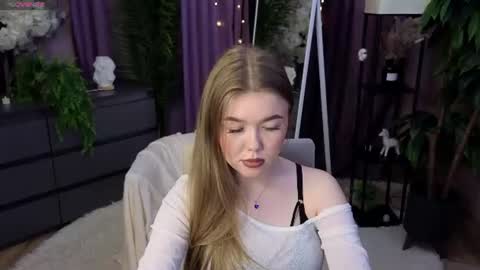_liilcrystal_ online show from June 18, 2026, 8:46 pm