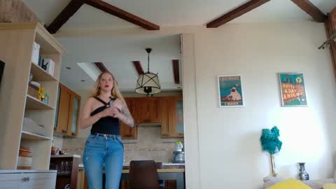 _mari_ online show from June 11, 2026, 10:13 am