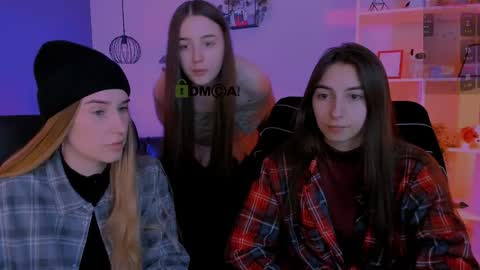 Snapshot of _mila_fire chatting on April 22, 2026, 8:50 am your Mila online show from April 22, 2026, 8:50 am
