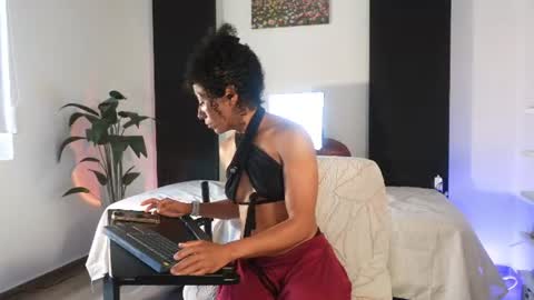 _nayra_ online show from August 6, 2026, 2:41 pm