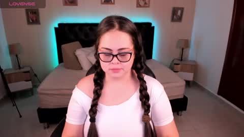 Olivia jones online show from July 25, 2026, 12:03 pm
