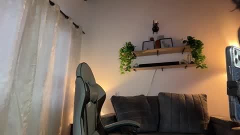 _paulah2 online show from June 8, 2026, 8:53 pm