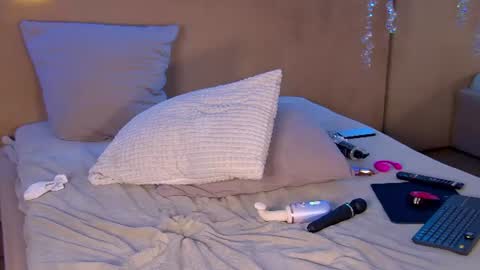 Roxy online show from August 3, 2026, 9:04 am