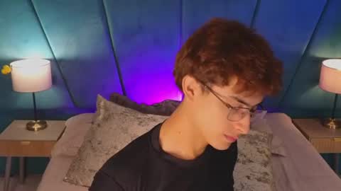 Aaron Ezequiel online show from July 23, 2026, 12:58 pm