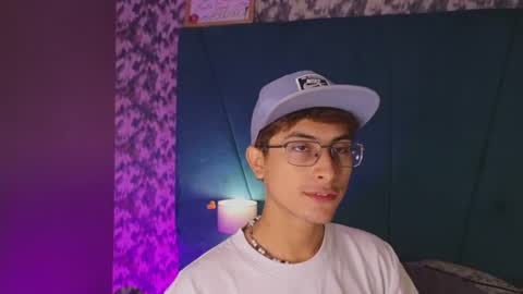 Aaron Ezequiel online show from July 26, 2026, 12:34 pm