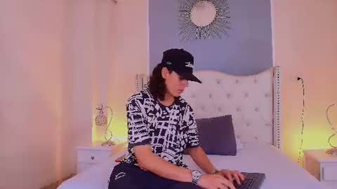 Snapshot of abravanel_sefardi chatting on June 18, 2026, 10:58 pm Abrovanel online show from June 18, 2026, 10:58 pm