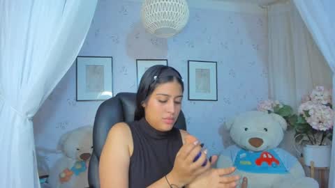 ABRIL online show from April 1, 2026, 7:33 pm