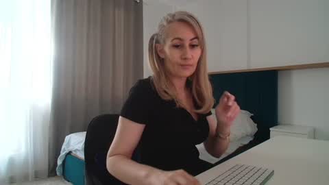 Adellyn online show from June 14, 2026, 4:31 pm