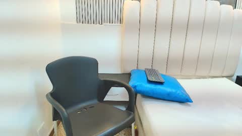 Snapshot of agatha_fit chatting on January 14, 2026, 12:55 pm AGATHA online show from January 14, 2026, 12:55 pm
