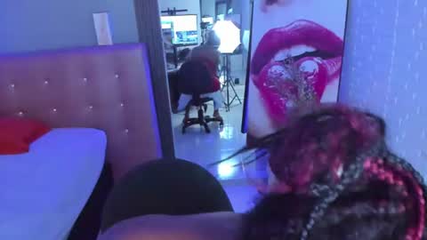 aileenkeys online show from June 19, 2026, 7:50 pm
