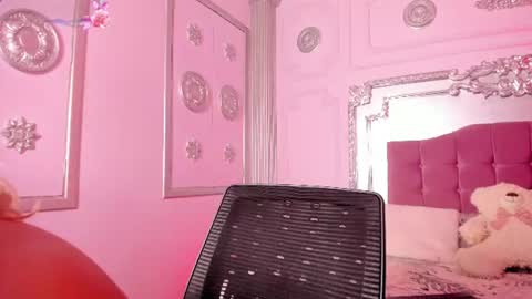 alannamilan online show from July 22, 2026, 8:00 pm