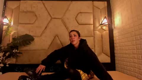 aleja__slav3 online show from July 7, 2026, 8:35 pm