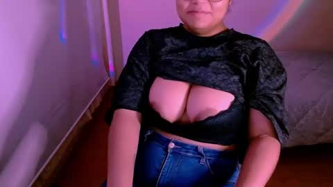 Snapshot of alejandra_conde chatting on July 2, 2026, 11:33 pm Alejandra online show from July 2, 2026, 11:33 pm