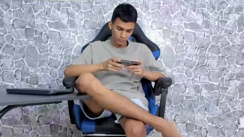 alejo peverell online show from May 25, 2026, 7:09 pm