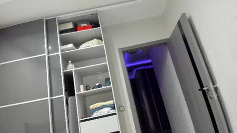 aleks_brown online show from June 24, 2026, 8:52 pm