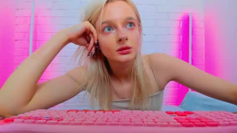 alessakiss online show from June 13, 2026, 2:20 am