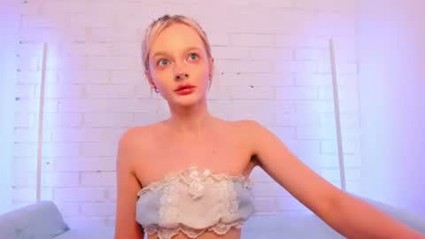 alessakiss online show from June 21, 2026, 2:36 am