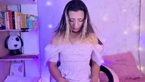 alexaavandercloude online show from July 7, 2026, 7:40 pm