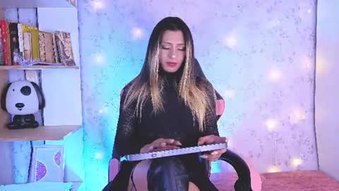 alexaavandercloude online show from July 19, 2026, 10:13 pm