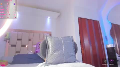 alexandra_holms1 online show from July 6, 2026, 7:38 pm
