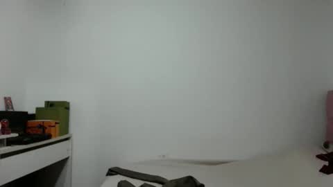 Snapshot of alia054 chatting on April 18, 2026, 12:31 pm Alia online show from April 18, 2026, 12:31 pm
