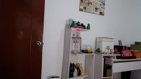 Snapshot of alia054 chatting on April 27, 2026, 12:47 pm Alia online show from April 27, 2026, 12:47 pm
