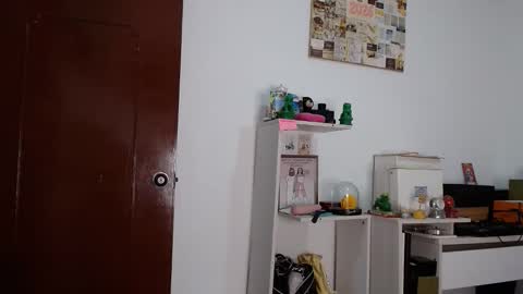 Snapshot of alia054 chatting on May 5, 2026, 12:46 pm Alia online show from May 5, 2026, 12:46 pm