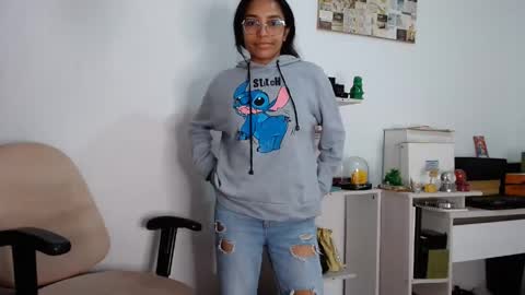 Snapshot of alia054 chatting on May 8, 2026, 3:06 pm Alia online show from May 8, 2026, 3:06 pm