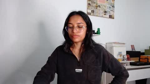 Snapshot of alia054 chatting on May 11, 2026, 4:04 pm Alia online show from May 11, 2026, 4:04 pm