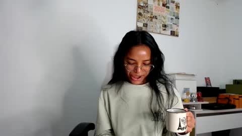 Snapshot of alia054 chatting on May 21, 2026, 1:40 pm Alia online show from May 21, 2026, 1:40 pm