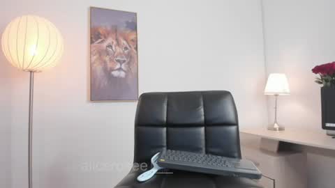 alicerosee___ online show from June 24, 2026, 11:04 pm