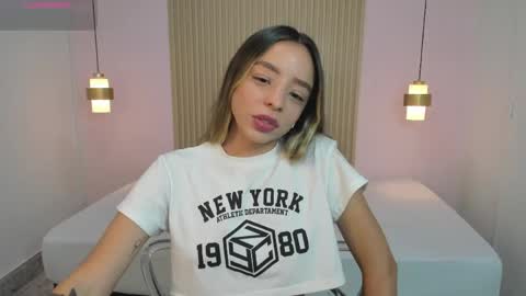 Snapshot of aliceross1 chatting on April 24, 2026, 9:39 pm AliceRoss online show from April 24, 2026, 9:39 pm