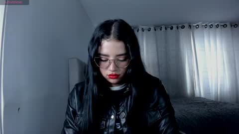 aliice_walker_ online show from June 18, 2026, 10:03 pm
