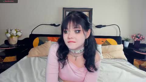 Snapshot of alixypunter chatting on June 17, 2026, 12:18 pm Emily online show from June 17, 2026, 12:18 pm