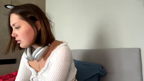 Snapshot of allynmirabelli chatting on July 21, 2026, 7:54 am Lara online show from July 21, 2026, 7:54 am