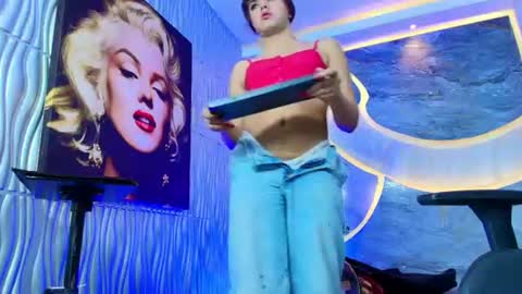 Snapshot of andrea_giraldo_ chatting on July 20, 2026, 7:49 pm Andrea online show from July 20, 2026, 7:49 pm