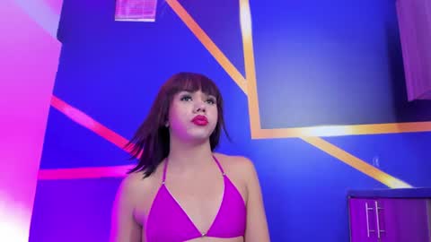 Snapshot of andrea_giraldo_ chatting on July 31, 2026, 9:47 pm Andrea online show from July 31, 2026, 9:47 pm