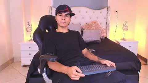 Andreao online show from August 3, 2026, 9:51 pm