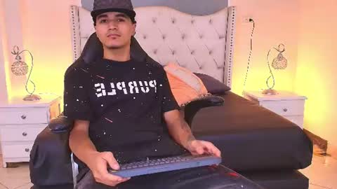 Andreao online show from August 7, 2026, 1:46 pm