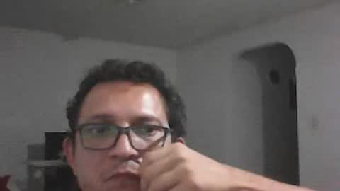 andresfloga online show from June 15, 2026, 4:04 am