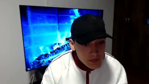 andreshot2026 online show from August 3, 2026, 10:35 pm