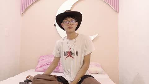  andrew  online show from August 4, 2026, 4:04 am