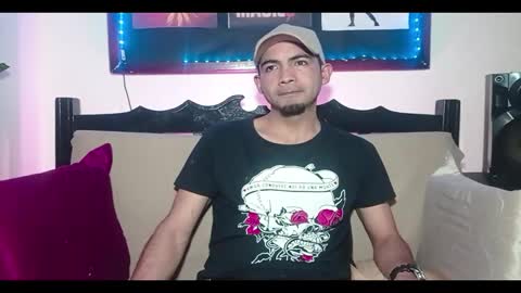 andy_magic_ online show from November 26, 2025, 2:12 am