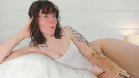 Snapshot of angelicmoon chatting on July 4, 2026, 2:29 am Angelic online show from July 4, 2026, 2:29 am