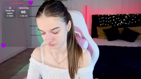 ann_woood online show from July 8, 2026, 2:43 pm