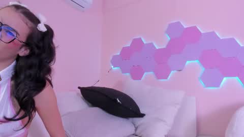 anne_millerr online show from June 15, 2026, 11:56 am