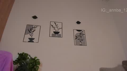annie_barozzi online show from May 18, 2026, 2:23 pm